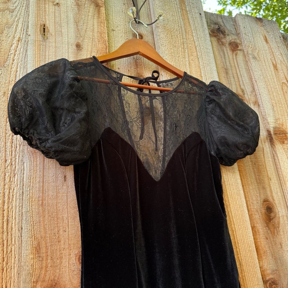 SOLD - Black Velvet Lace Puff Sleeve Bustier Low-Back Maxi Dress 🌿2 - Picture 4 of 10